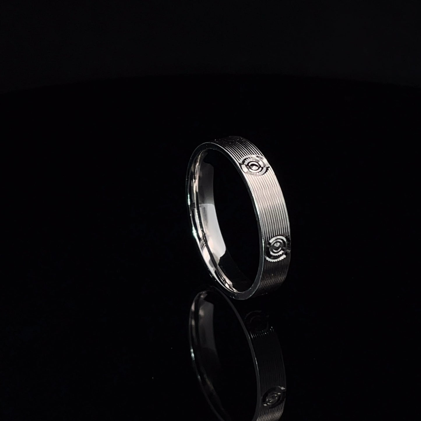 LINEAR TEXTURE SILVER BAND