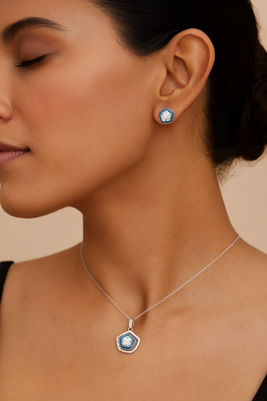 BLUE HALO SPARKLE SHIELD SILVER PENDANT SET