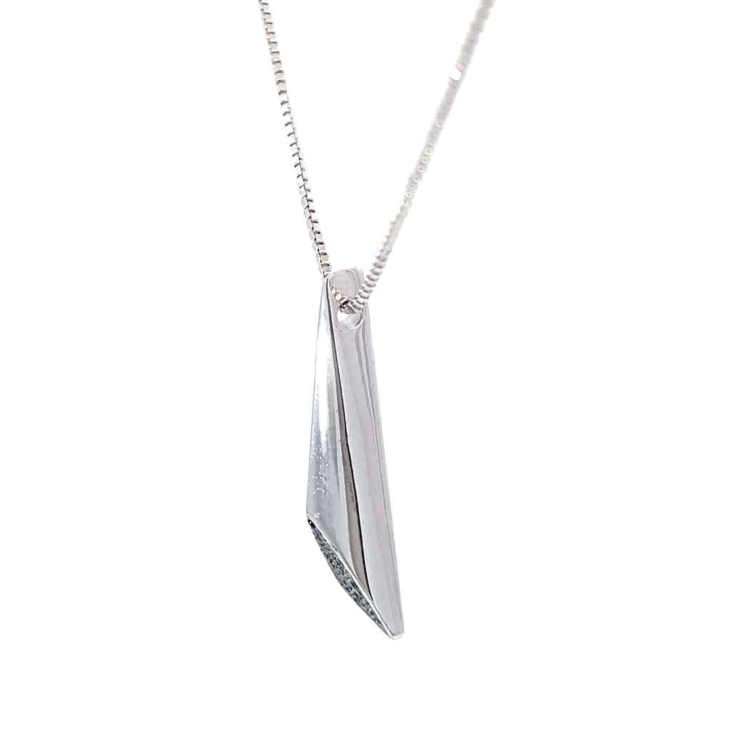 BLACK EDGE TRIANGLE SILVER PENDANT CHAIN