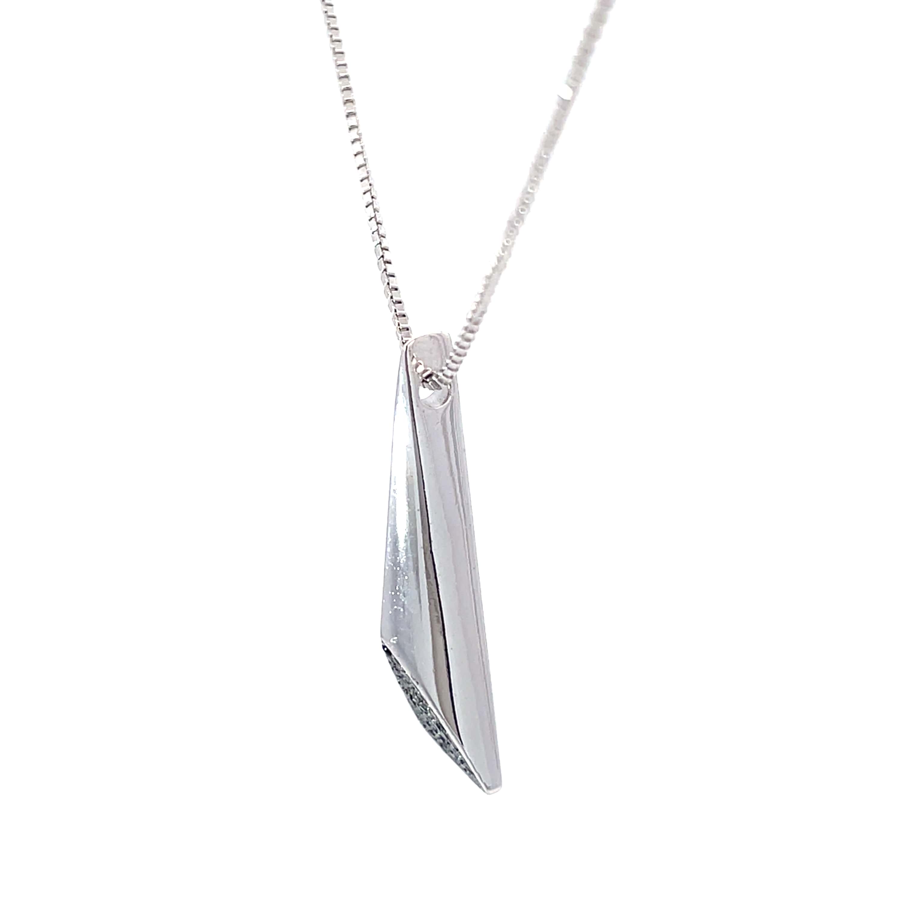 BLACK EDGE TRIANGLE SILVER PENDANT CHAIN