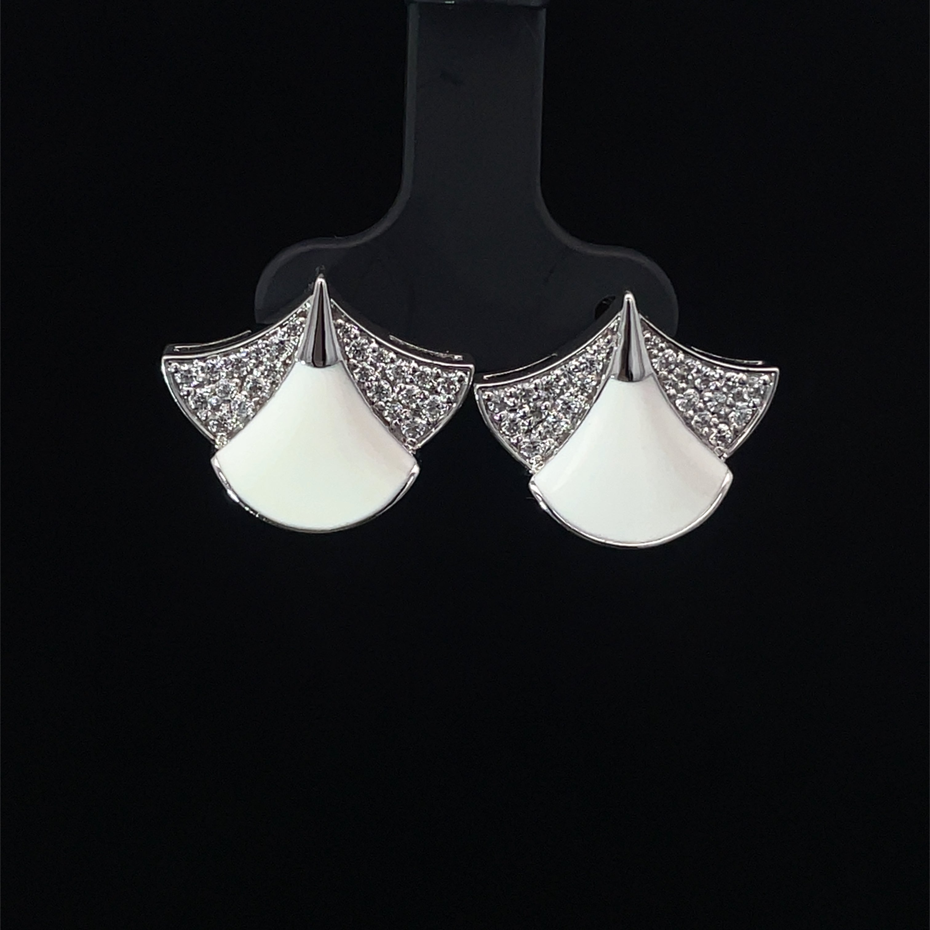 DIVA PETAL SILVER STUDS