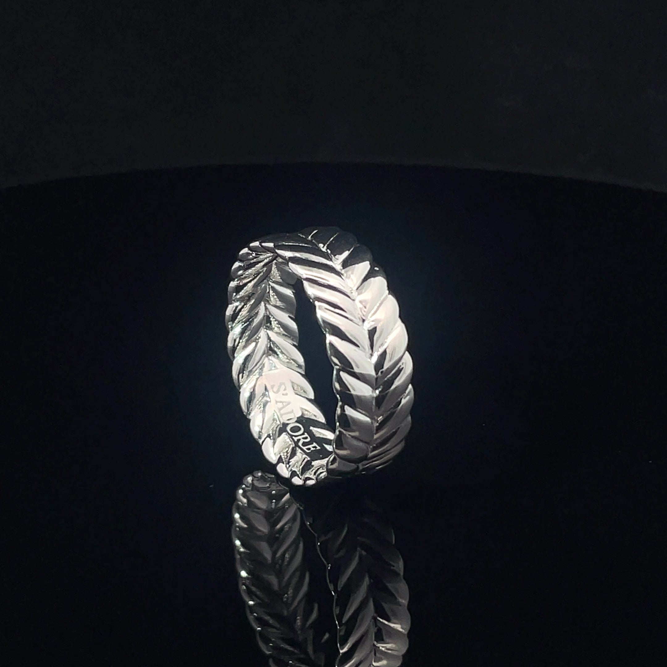 VICTOR’S WREATH BAND RING