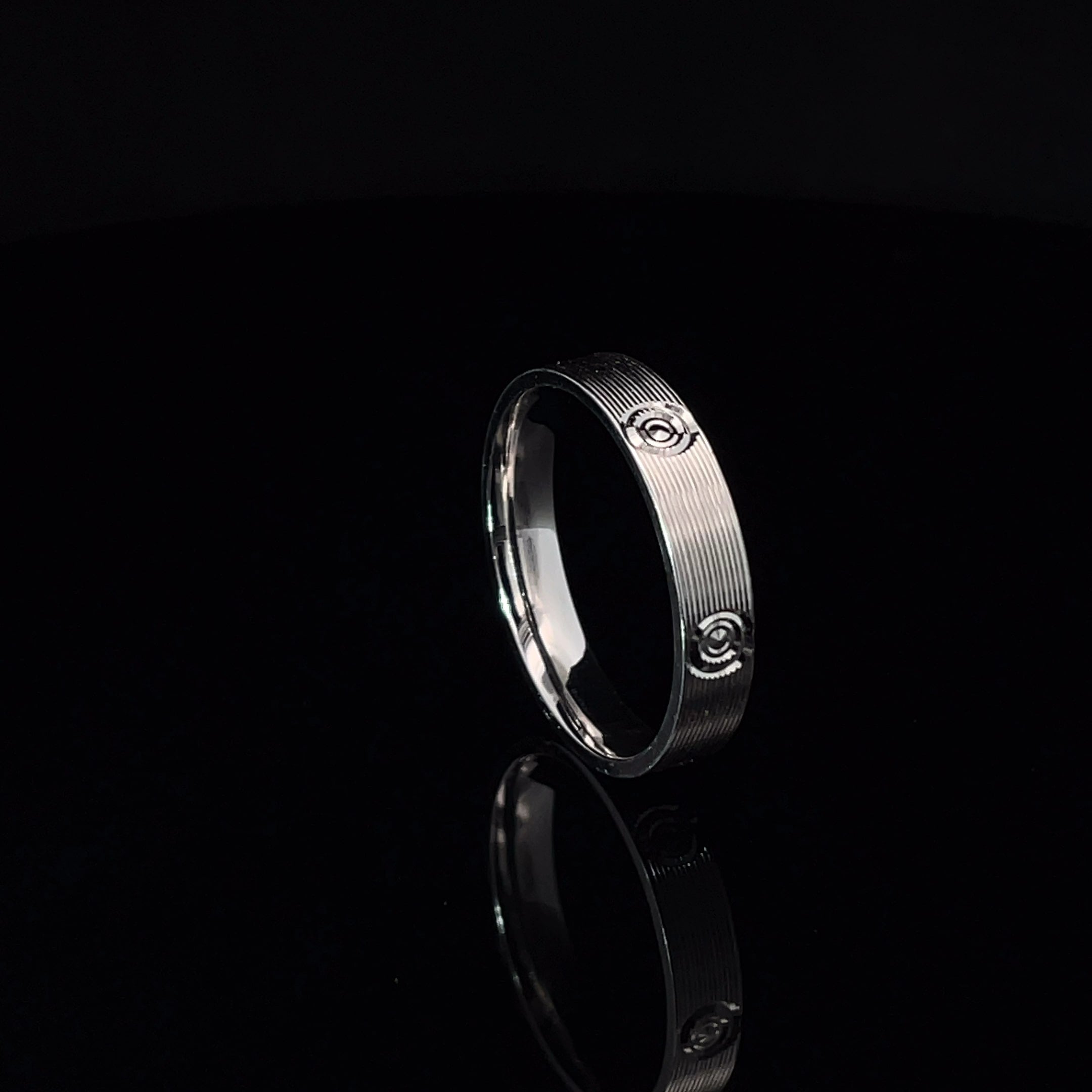 LINEAR TEXTURE SILVER BAND