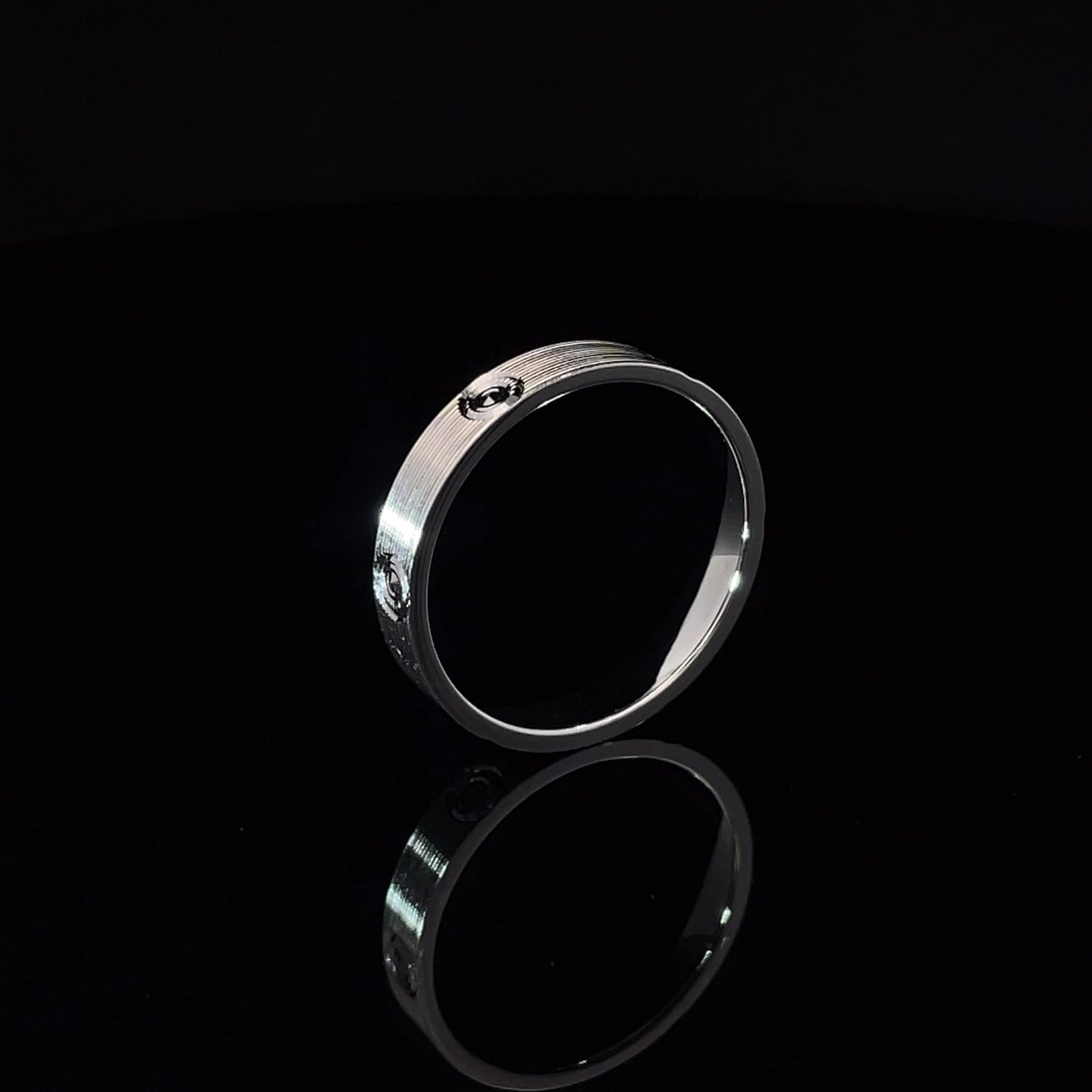 LINEAR TEXTURE SILVER BAND