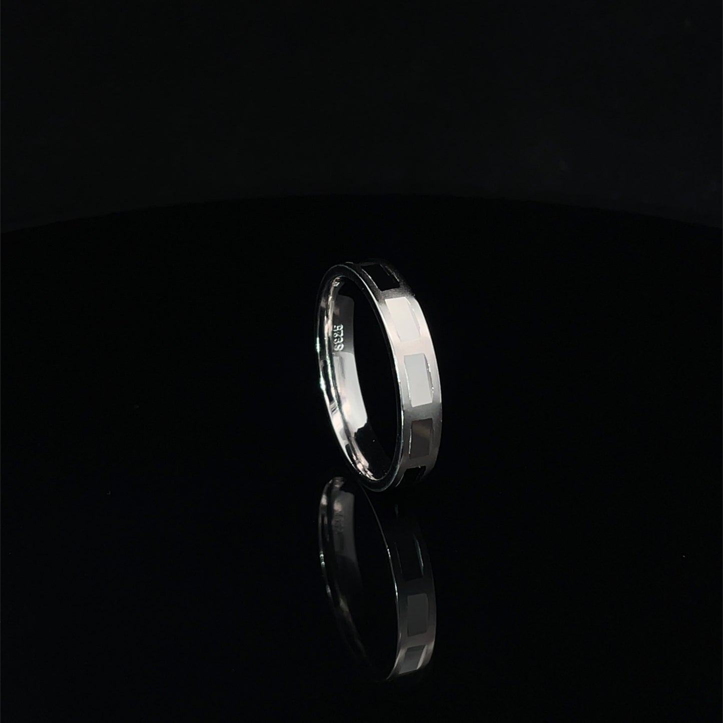 GEOMETRIC STERLING SILVER BAND RING