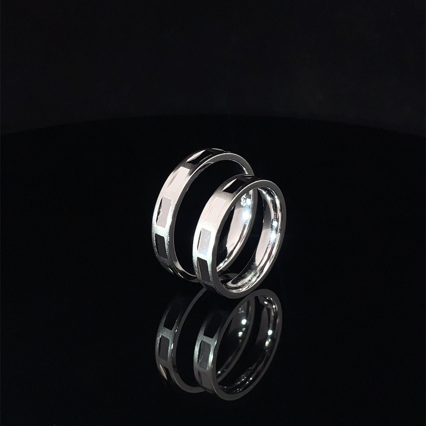 GEOMETRIC STERLING SILVER COUPLE BAND RING