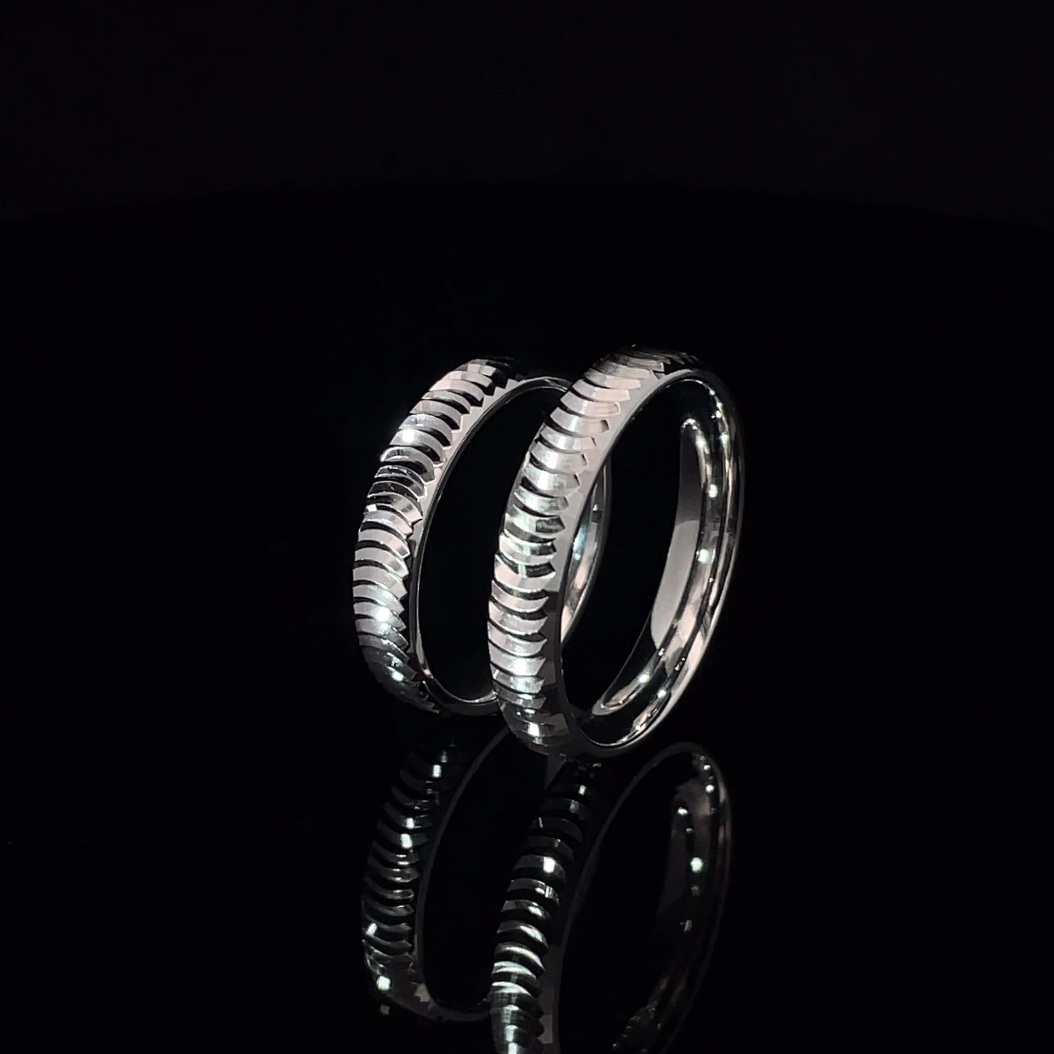 GROOVED SILVER COUPLE BAND