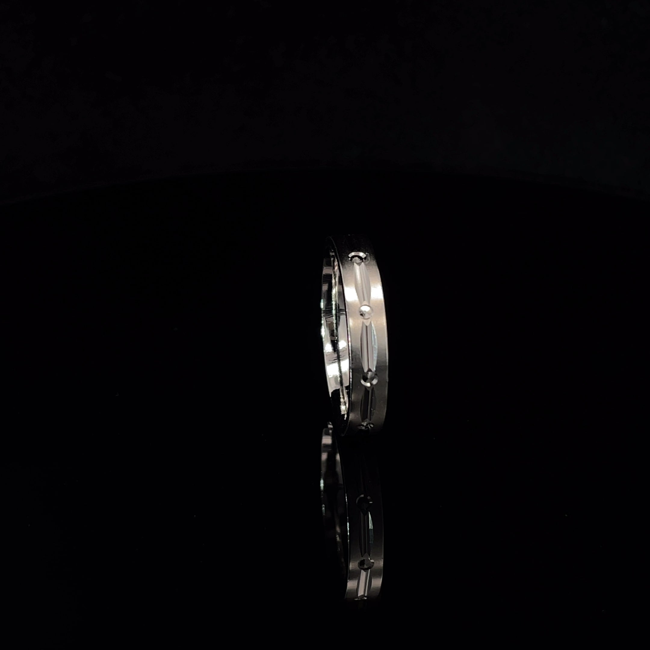 CUTLINE ACCENT STERLING SILVER BAND RING