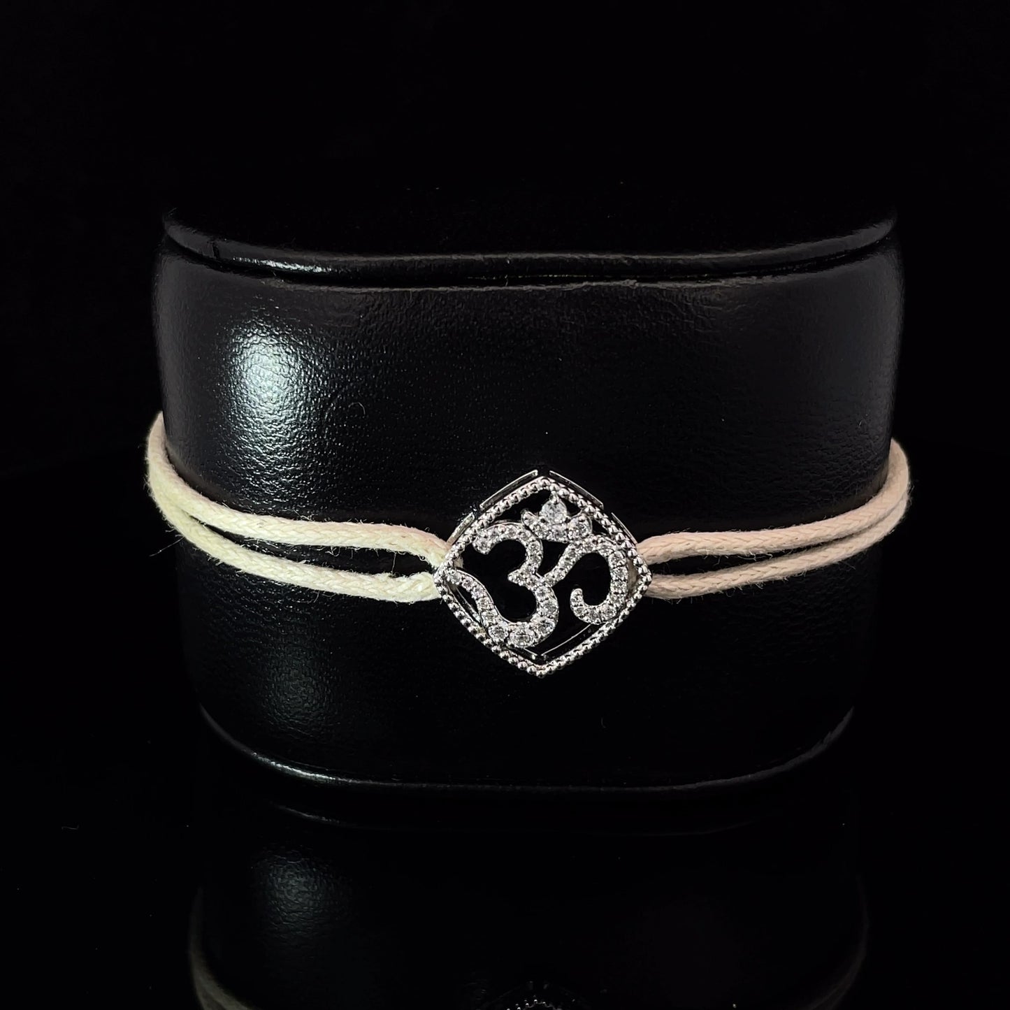 DIVINE OM - SILVER KEEPSAKE BAND (CREAM)