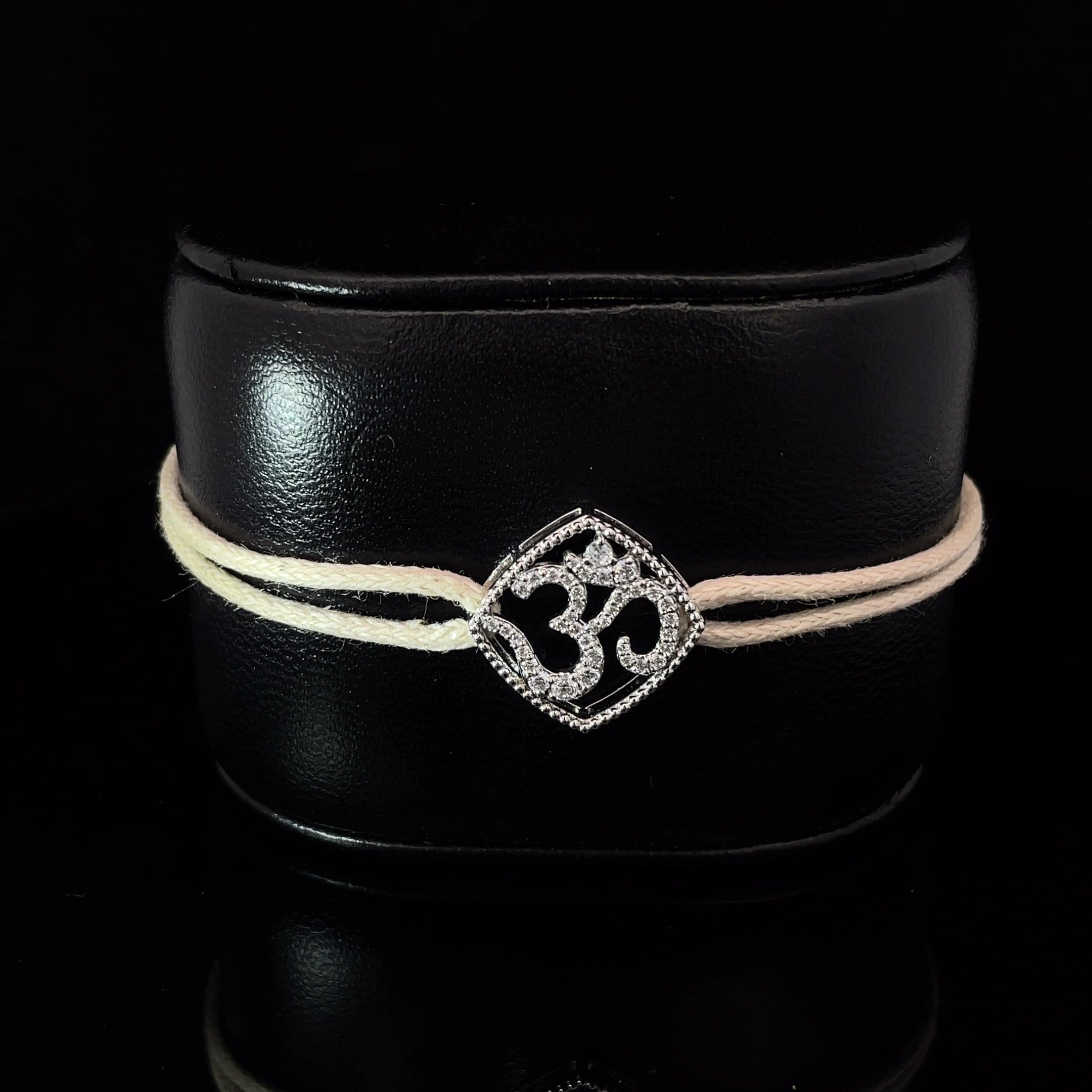 DIVINE OM - SILVER KEEPSAKE BAND (CREAM)