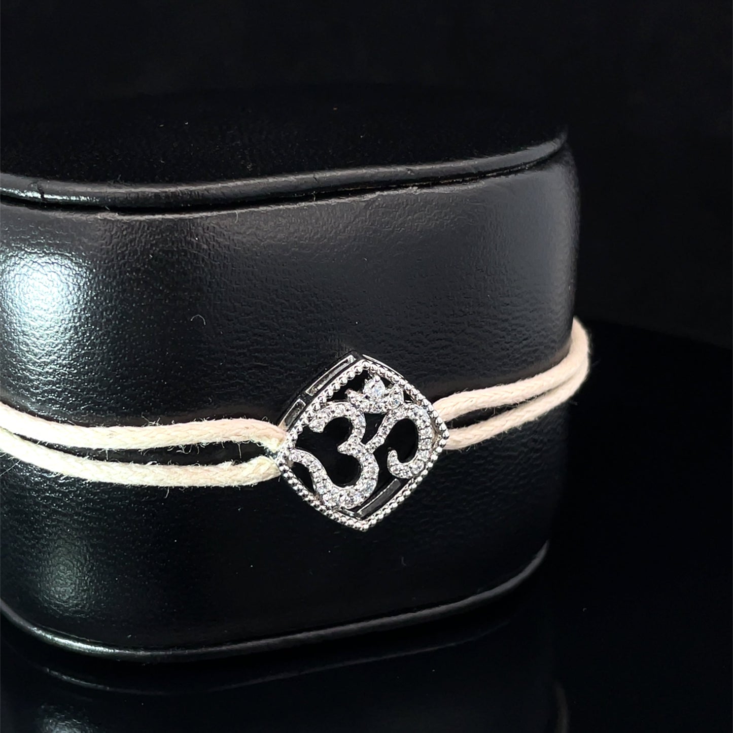 DIVINE OM - SILVER KEEPSAKE BAND (CREAM)