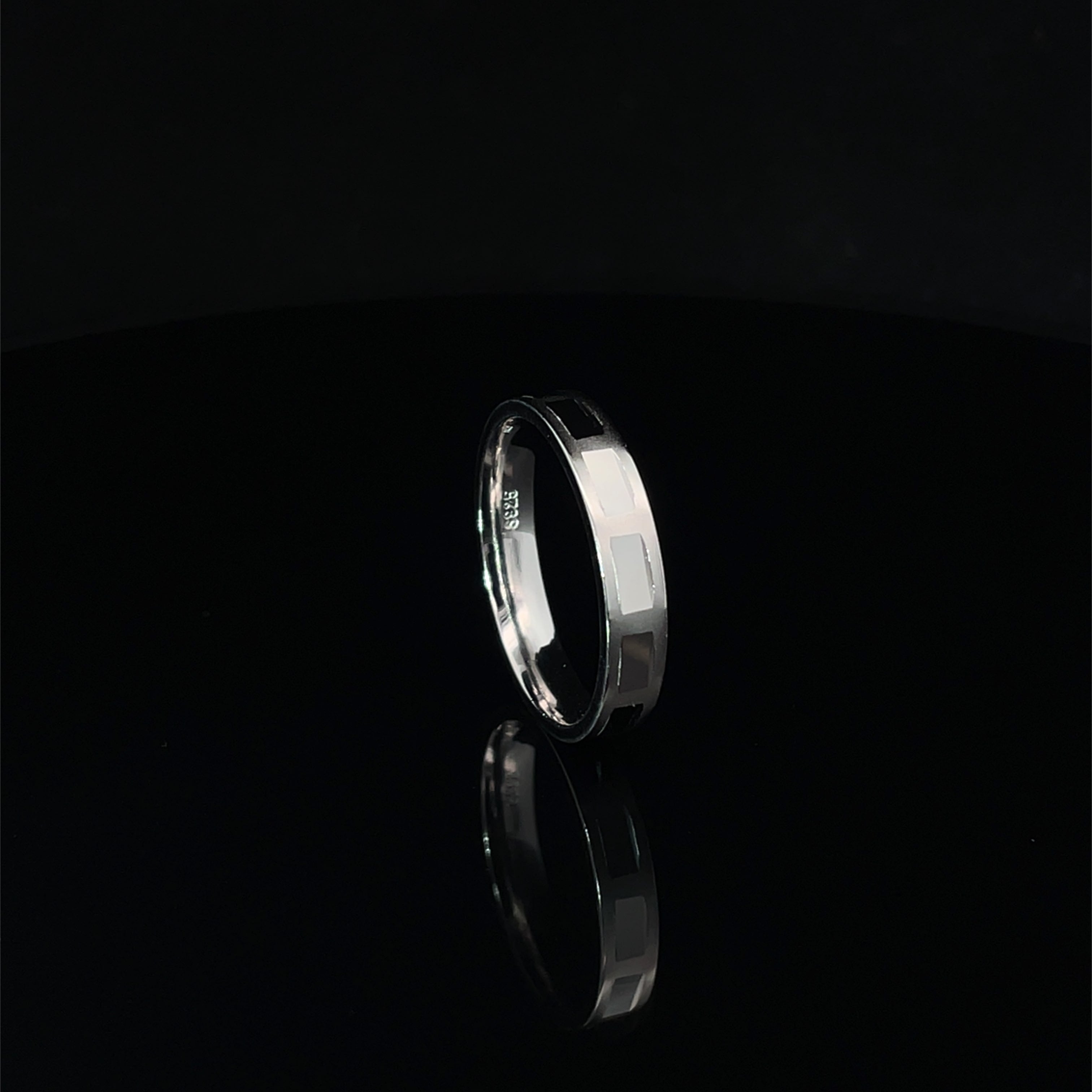GEOMETRIC STERLING SILVER BAND RING