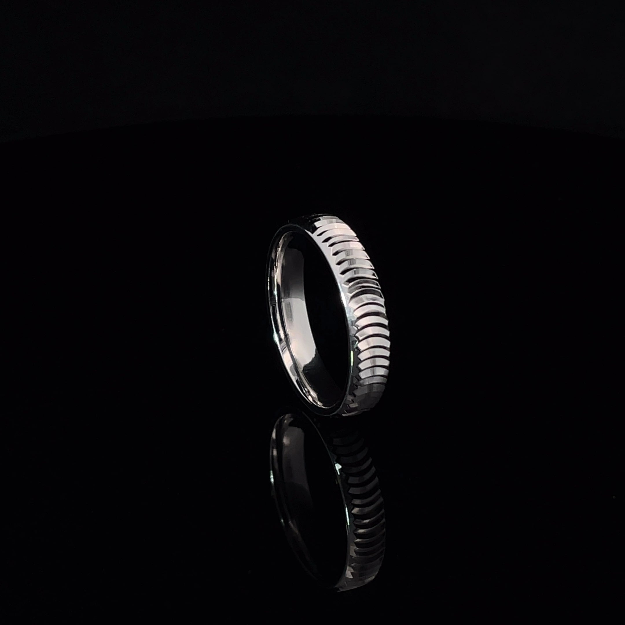 GROOVED SILVER BAND